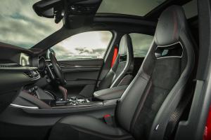 Alfa Romeo Stelvio Quadrifoglio 2020 года  (UK)